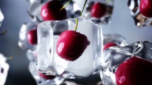 A cereja gira em cubos de gelo. Conceito de comida e transmissão. Materiais de gelo realistas. Animação 4K . — Vídeo de Stock