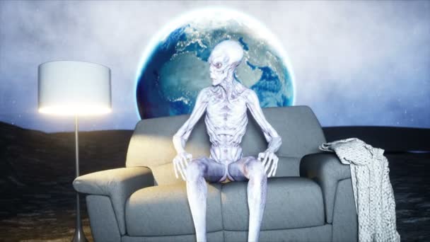 Rolig alien titta på Tv i soffan på månen. Lever på månen konceptet. Jorden bakgrund. 3D-rendering. — Stockvideo