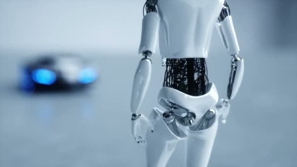 Robot femenino humanoide futurista es walkihg a coche. Movimiento realista y reflexiones. Concepto de futuro. Imágenes 4K . — Vídeo de stock
