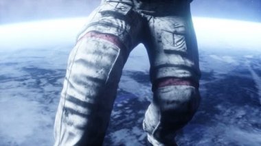 Ölü zombi astronot uzayda. Kadavra. Gerçekçi 4 k animasyon.