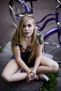 Bisiklet ile kız