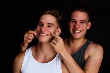 İki yakışıklı oğlan ara kardeş portre yaşam tarzı