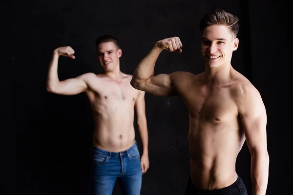 Lifestyle portrait of two handsome boys tween brothers posing topless — Stock Photo, Image