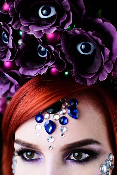 Mannequin met halloween make-up van de schedel met glitter en strass — Stockfoto