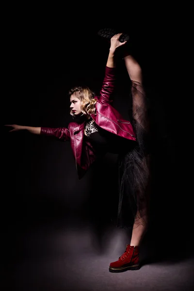 Retrato Joven Bailarina Forma Hermosa Ropa Casual Ballet Negro Posando —  Fotos de Stock