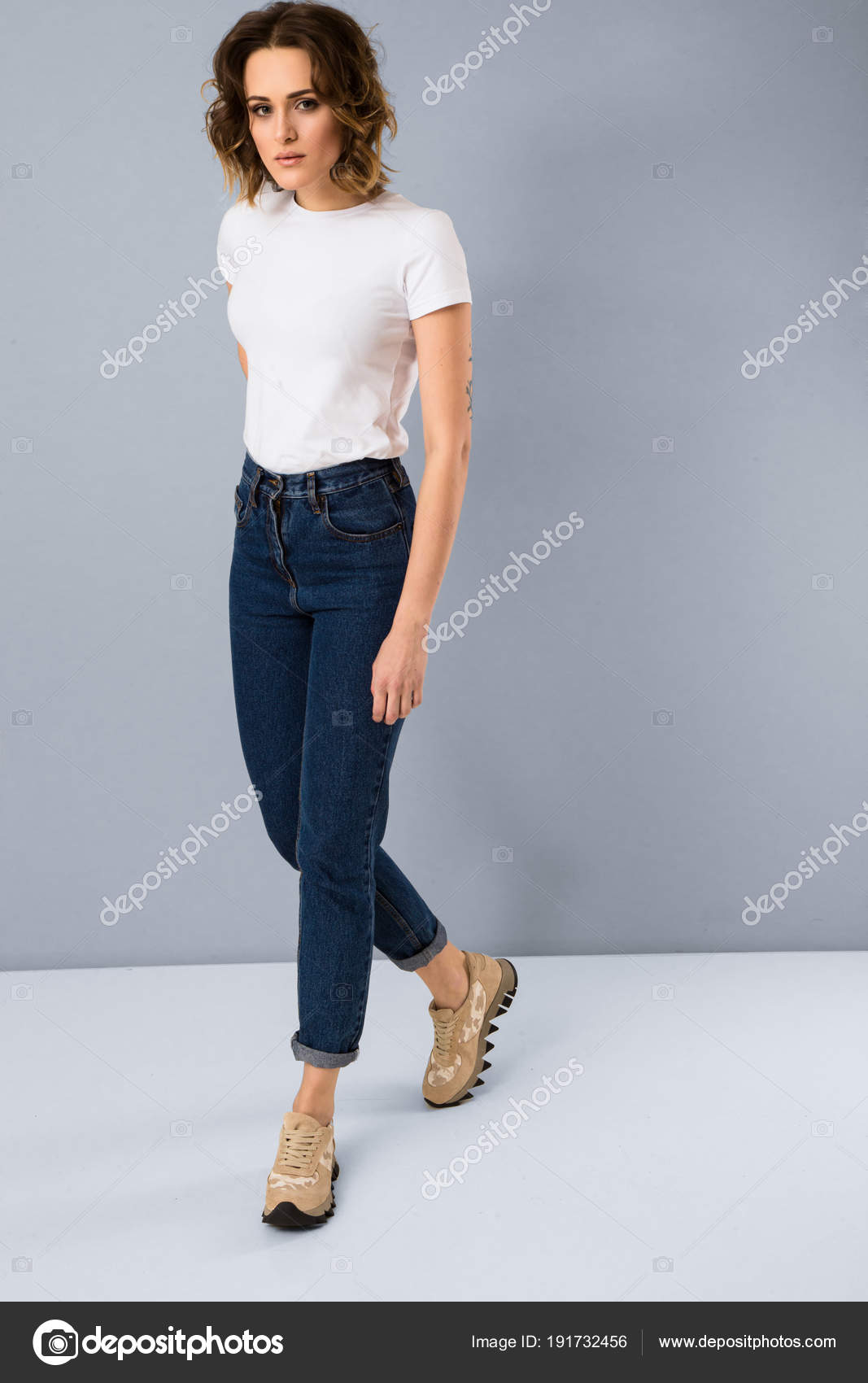 white shirt and high waisted jeans