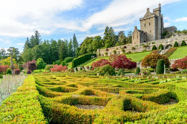 Majestatyczny zamek Drummond z eleganckie ogrody — Zdjęcie stockowe