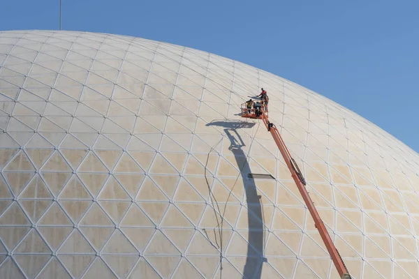 Long Beach Usa Februar 2018 Arbeiter Bei Wartungsarbeiten Der Kuppel — Stockfoto