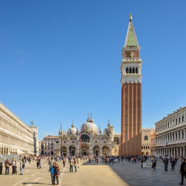 Venice, İtalya - 23 Ekim 2017: Campanile di San Marco Piazza San Marco Venedik güneşli bir sonbahar.