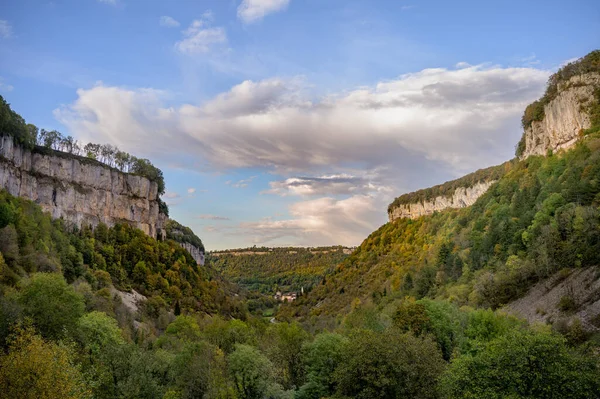 Vista Baume Les Messieurs Abadía Románica Abbaye Impriale Con Patrimonio — Foto de Stock