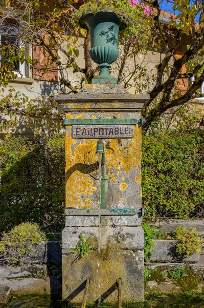 Eau Trinkbar Französisch Für Trinkwasser Trinkwasserbrunnen Dorf Planches Prs Arbois — Stockfoto