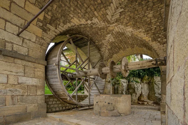 Grande Roda Movida Homem Fonte Dentro Cidadela Besancon Fortificações Vauban — Fotografia de Stock