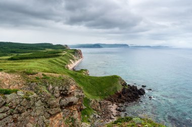 Rusya Primorsky Krai Japon Denizi kıyısında. Deniz manzarası 