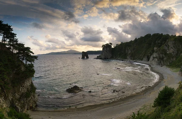 Cape Pine Bay Japon Gorshkov üzerinde.
