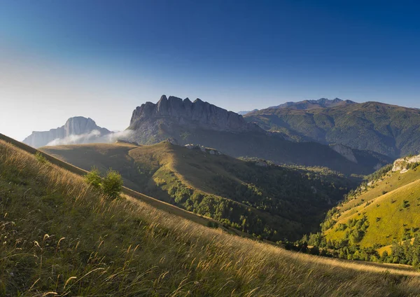 Kavkazské hory Adygeské republiky, oblast Krasnodar. — Stock fotografie