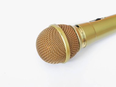 Beyaz arkaplanda mikrofon