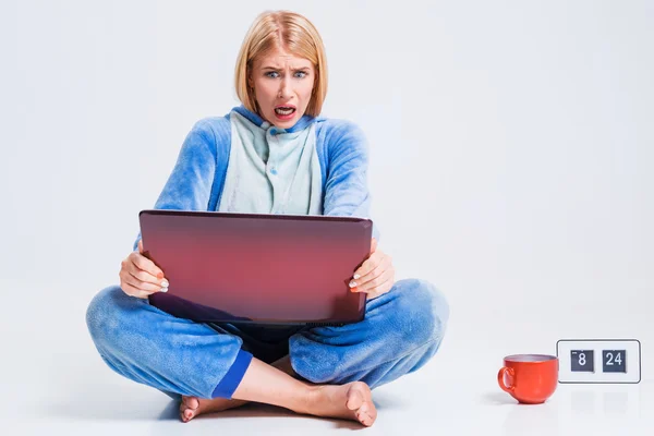 Girl in pajamas with a laptop — Stock Photo, Image