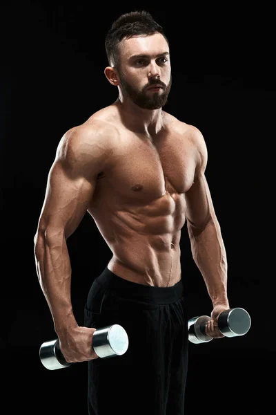 Muscular bodybuilder guy doing posing — Stock Photo, Image