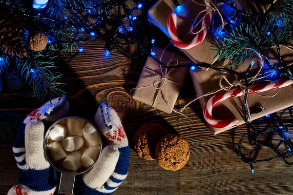 Christmas homemade hot chocolate with marshmallows in the hands of woman, top view. — Stock Photo, Image