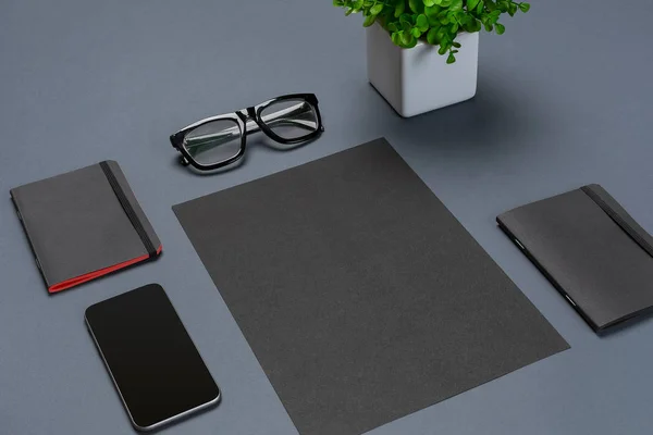 Un conjunto de accesorios de oficina negro, gafas, flor verde e inteligente sobre fondo gris — Foto de Stock