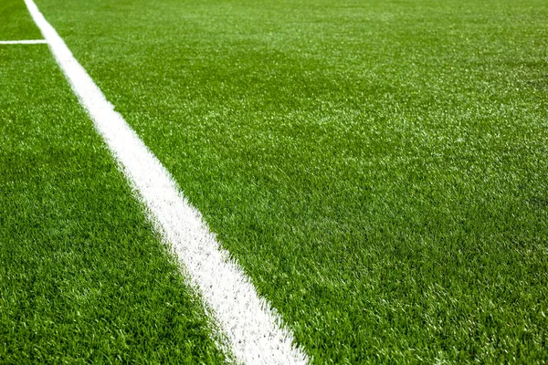 Weiße Linie auf einem Fußballfeld Gras — Stockfoto