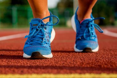 Kadının bacakları üstünde başlamak koşu önce Close-Up