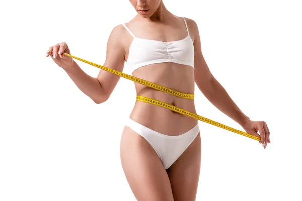 Mulher medindo seu corpo magro isolado no fundo branco — Fotografia de Stock