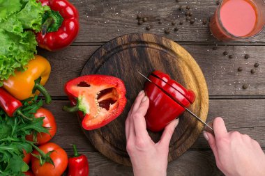 Masada, üstten görünüm biber kesme erkek eller