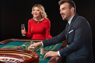 casino rulet oynamaya çift kazanır.