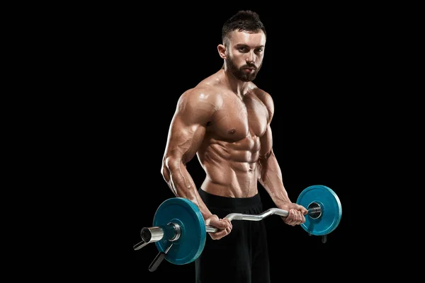 Muscular hombre levantamiento de pesas sobre fondo oscuro —  Fotos de Stock