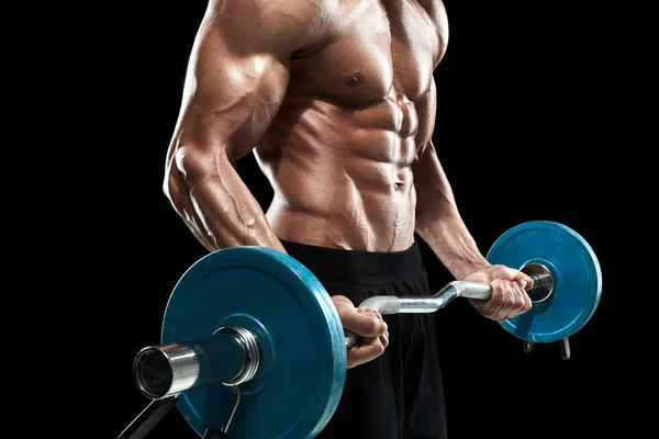 어두운 배경 위에 운동 하는 근육 질의 남자 — 스톡 사진