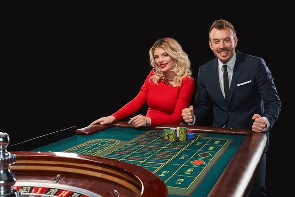 Couple playing roulette wins at the casino. — Stock Photo, Image