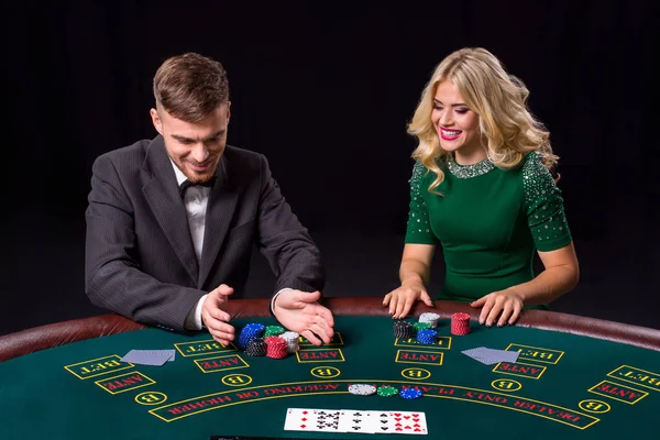 masada poker oynamaya Çift.