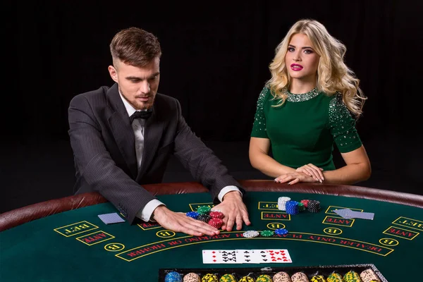 masada poker oynamaya Çift.