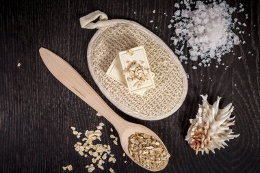 kozmetik koyu arka plan üzerinde spa için en iyi görünümü