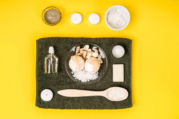 Spa set: soap, essential oil, sea salt and towel. — Stock Photo, Image