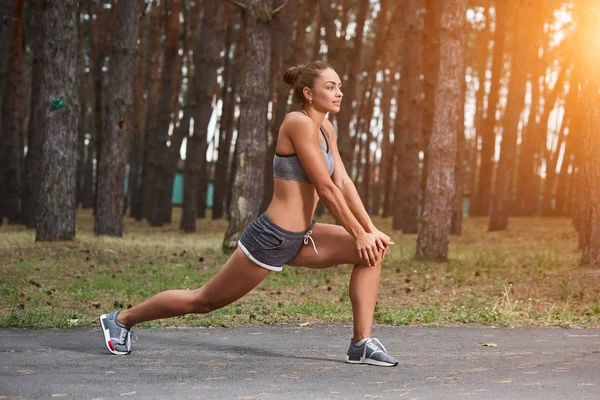 Correr na floresta — Fotografia de Stock