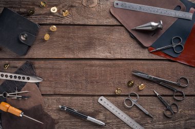 Deri işçiliği. Araçlar düz hala hayat yatıyordu