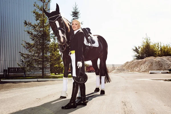 Woman jockey with his horse — Stock Photo, Image