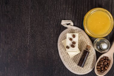 kozmetik koyu arka plan üzerinde spa için en iyi görünümü