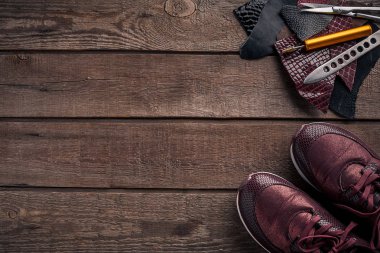 Deri işçiliği. Araçlar düz hala hayat yatıyordu