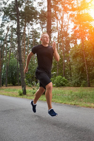 Correr en el bosque — Foto de Stock