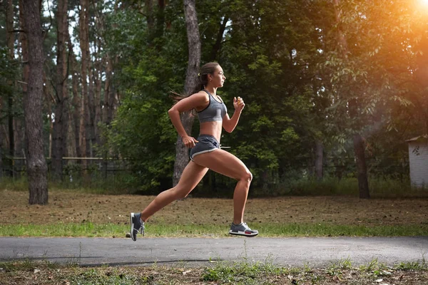 Run in the forest — Stock Photo, Image