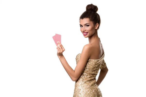 Casino poker ve kazanmak iki kart oldukça Afrikalı kız gösterir — Stok fotoğraf