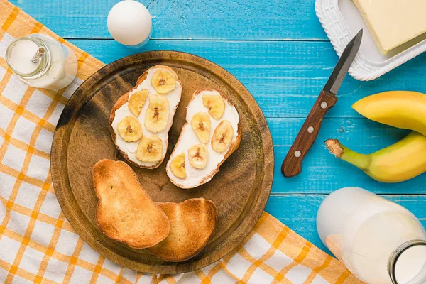 Tost ekmeği tereyağı ve muz Üstten Görünüm