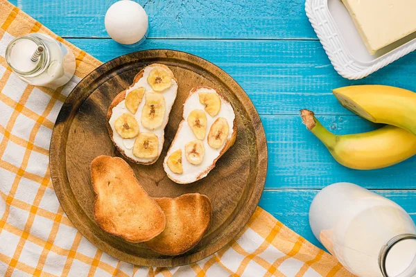 Tost ekmeği tereyağı ve muz Üstten Görünüm