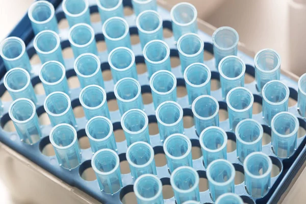 Tıbbi test tüpleri kutularındaki