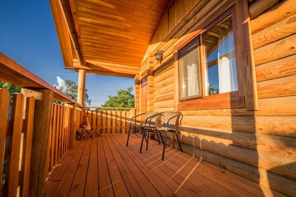 Schöne moderne Terrassenlounge mit Pergola — Stockfoto