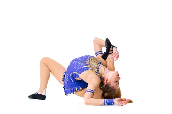 Jong meisje doen gymnastische oefening die geïsoleerd — Stockfoto