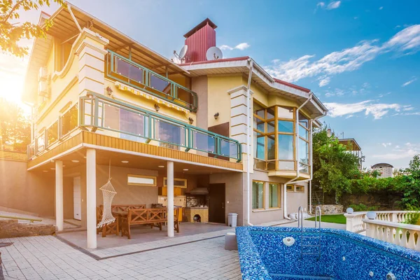 Modern villa havuzlu